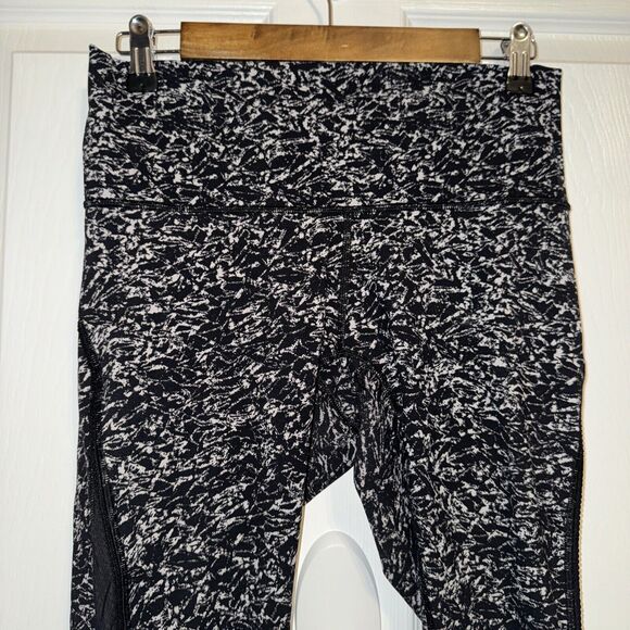 Lululemon Deep Breath Tight Iced Wave White Black Full On Luon Size 8 - Picture 2 of 7